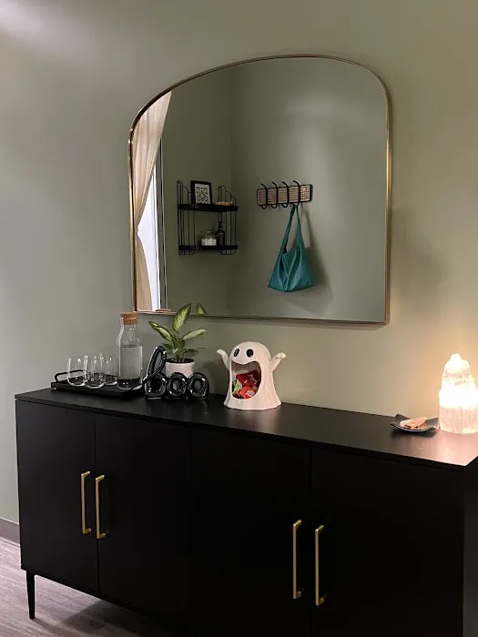 Emerald City Gem Beauty Studio Picture 6