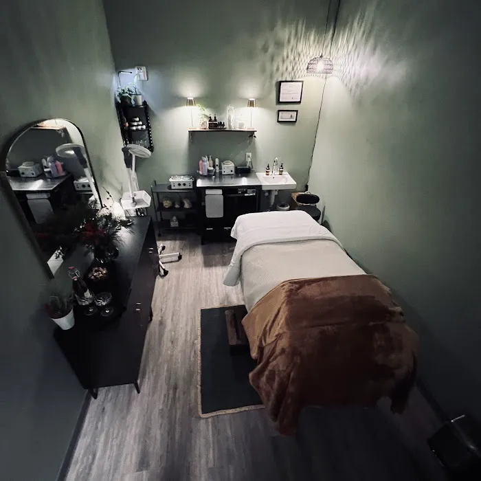 Emerald City Gem Beauty Studio Picture 8