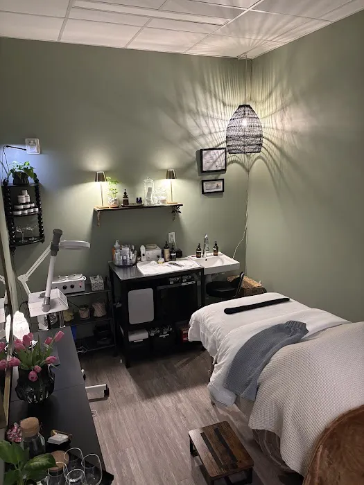 Emerald City Gem Beauty Studio Picture 9