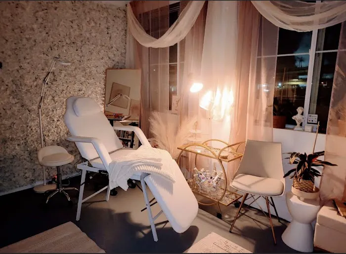 CocoNichole Beauty & wellness Picture 1