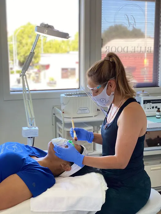 Blue door skin studio Picture 3