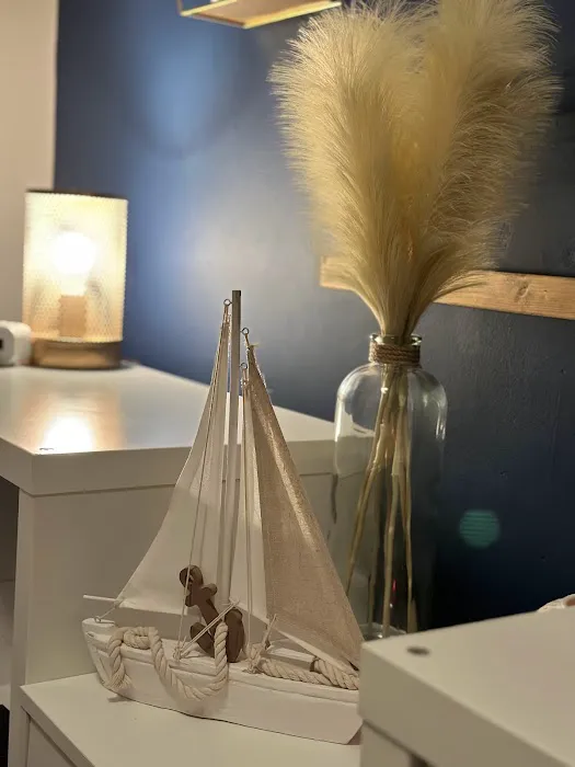 Blue door skin studio Picture 2