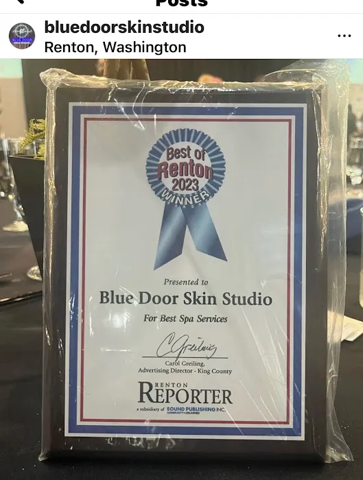 Blue door skin studio Picture 4