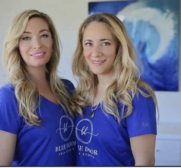 Blue door skin studio Picture 5