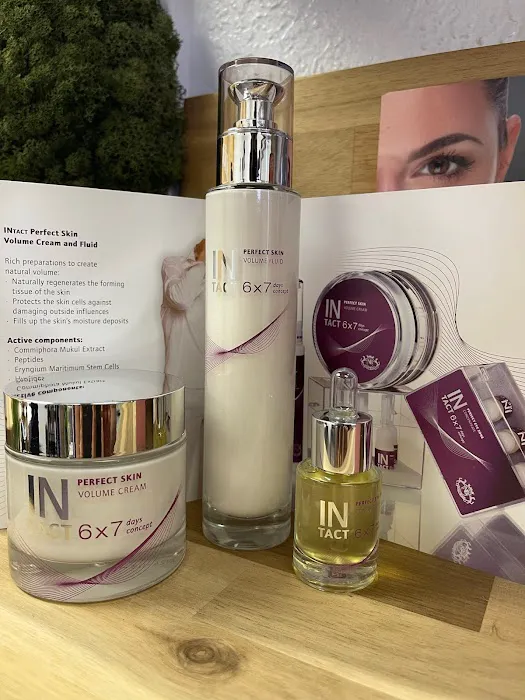 SKINCLINIC PROFESSIONAL SKINCARE Picture 4