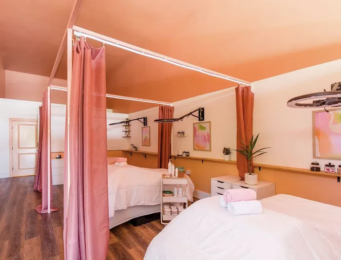 Peachy Clean Skincare Studio Picture 1