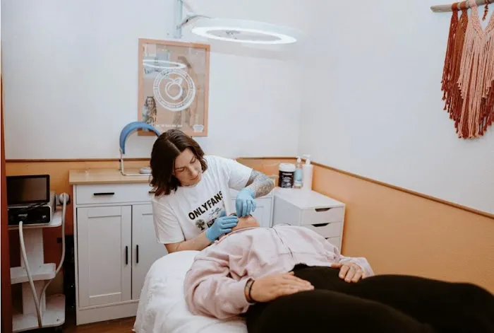 Peachy Clean Skincare Studio Picture 7