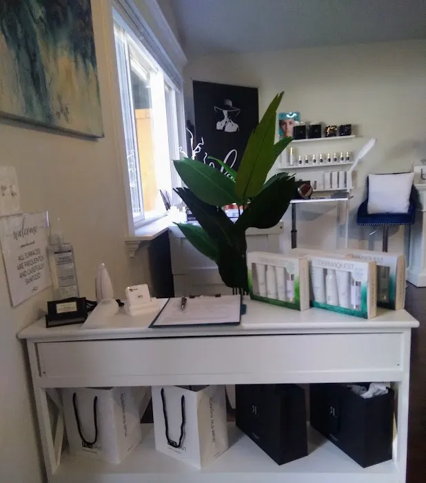 Black Market Beauty Picture 4