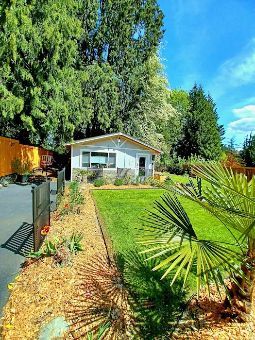 Black Market Beauty Picture 6