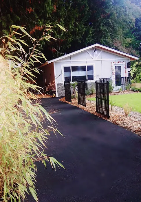 Black Market Beauty Picture 5