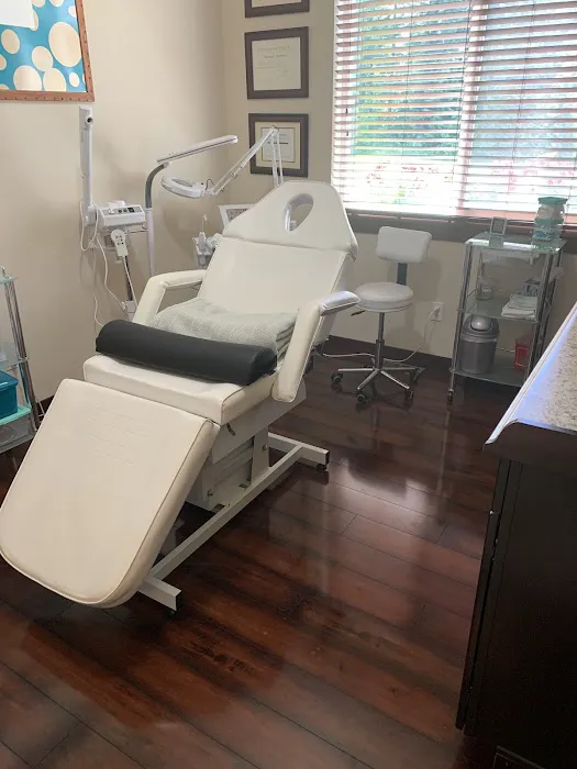 Torileigh Skincare and lash Picture 4