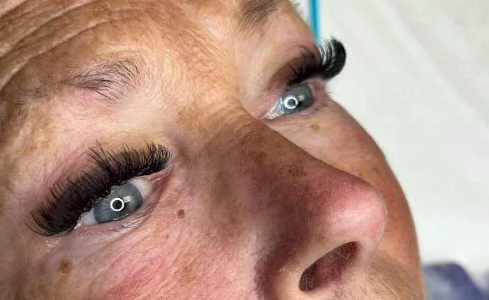 Jewells Beauty Studio Picture 3