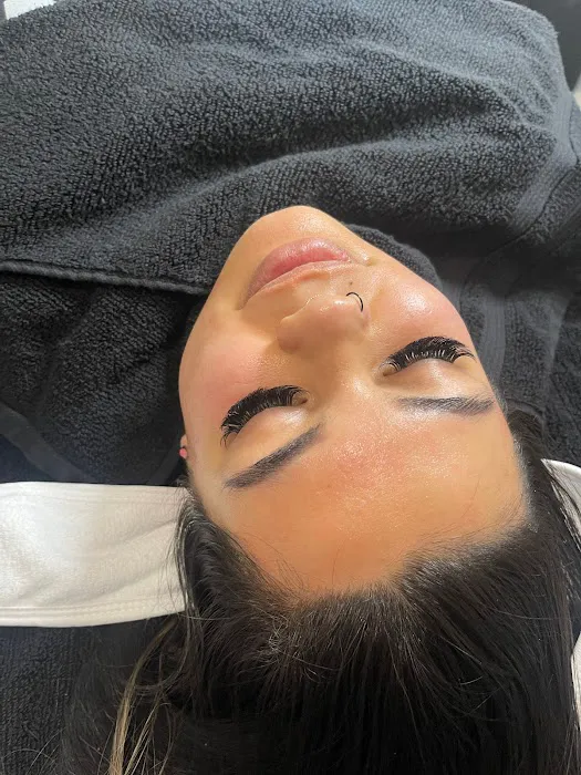 Graceful Glow Studio Picture 6