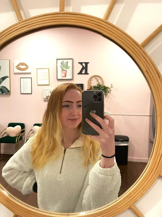 Graceful Glow Studio Picture 5