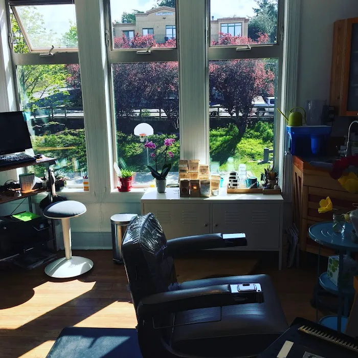 Friday Harbor Salon Picture 8