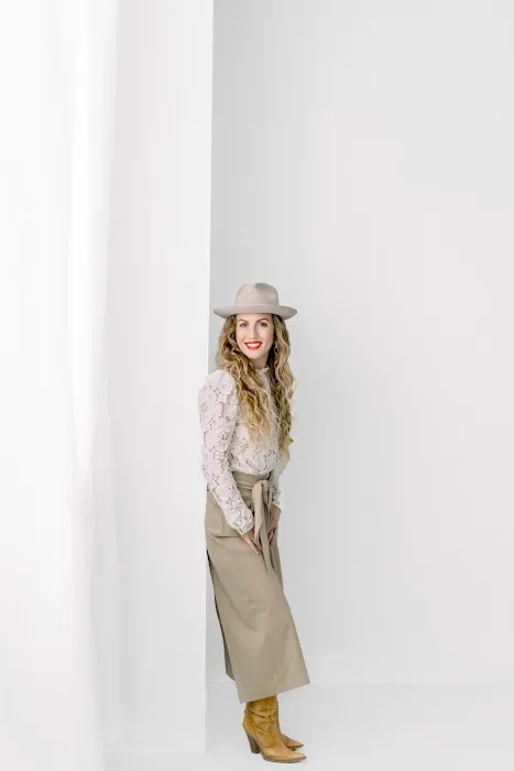 Anna Emmons Studio + Design + Aesthetics Picture 4