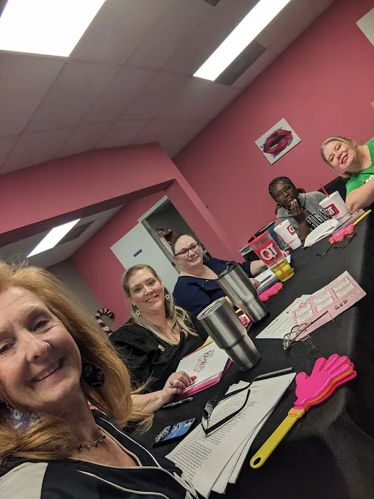 Pink Legacy Lounge Picture 4