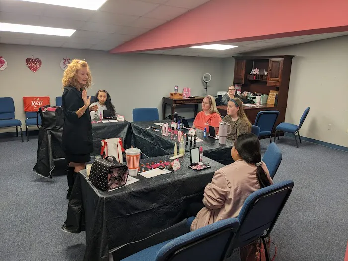 Pink Legacy Lounge Picture 3