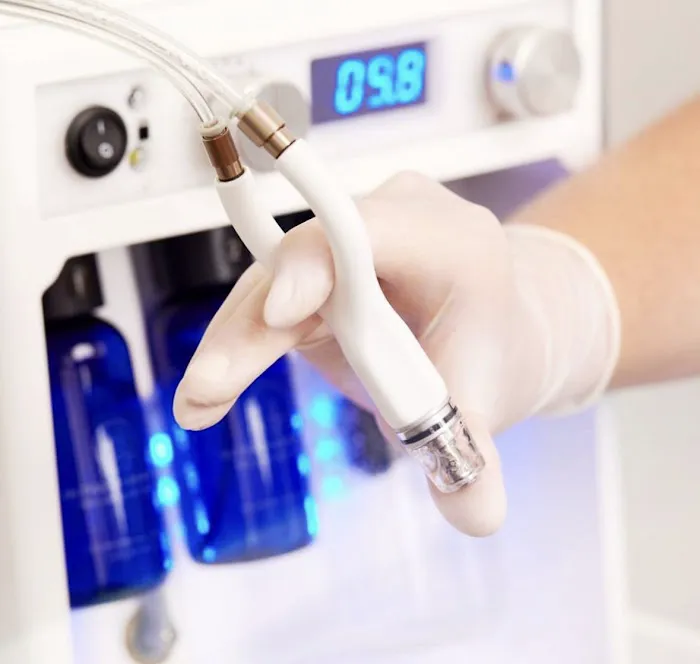 GlowGetter SkinFix Studio Picture 3