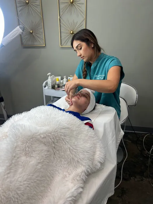 Lumos Pellis Esthetics Beauty Picture 5