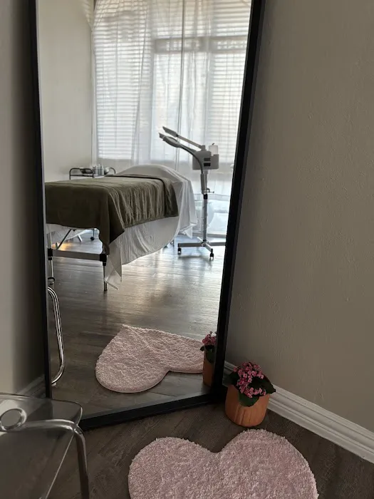 SkinByKaylaa Picture 2