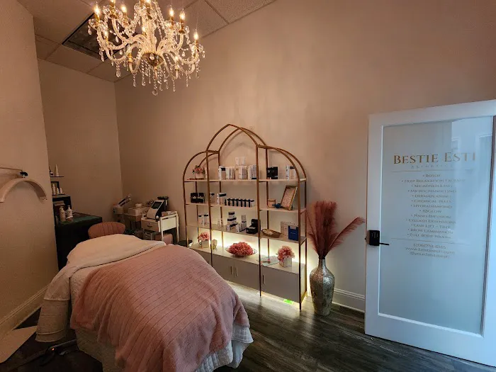 Bestie Esti Picture 2