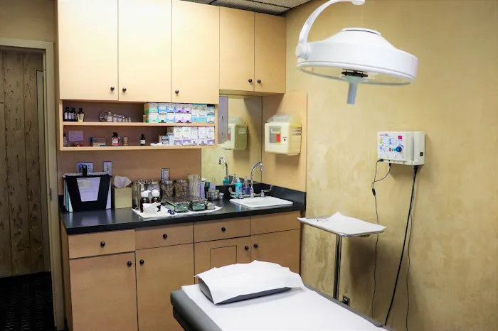 Ulmer and Wu Dermatology Picture 1