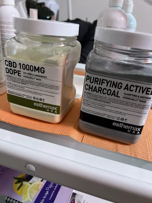 SummerGlow Skin Co. Picture 3