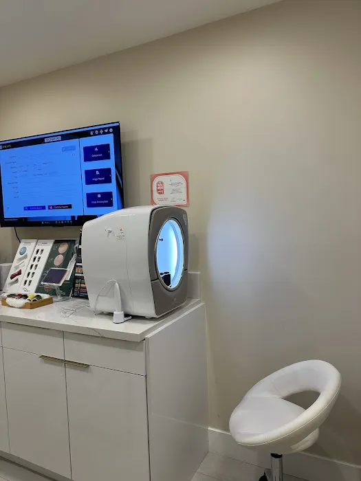 TROIAREUKE California Picture 1