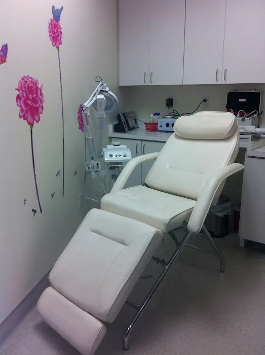 Demi Nguyen, Esthetician Picture 2