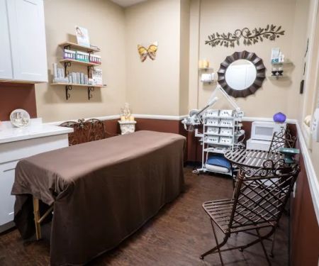 Santia Day Spa | Reiki & Facials for Ladies Only