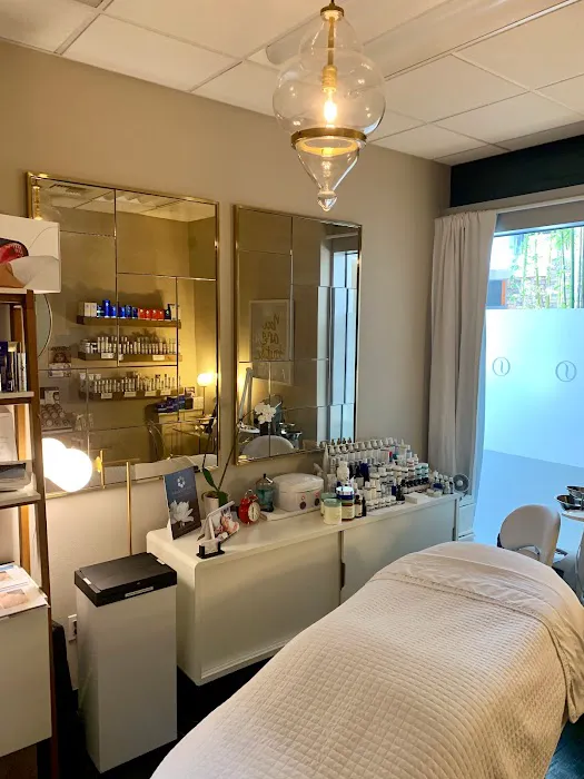 Paragon Beauty by Mia Picture 1