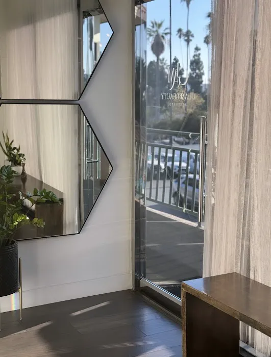 GLAM BEAUTY Picture 10