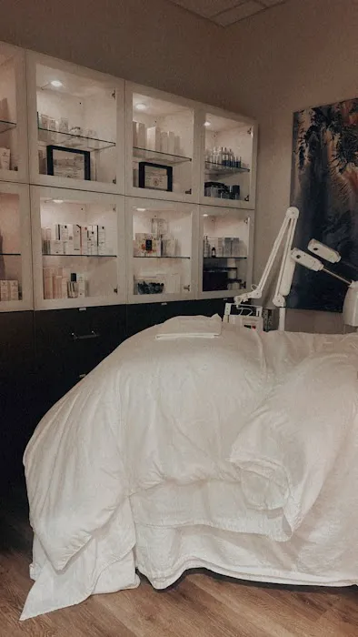 Le Petit Skin Picture 2