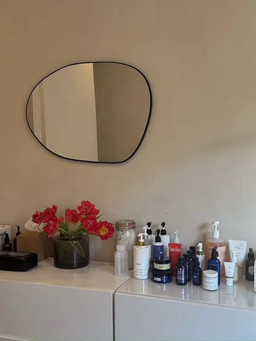 Reilley Lorene Skin Studio Picture 2