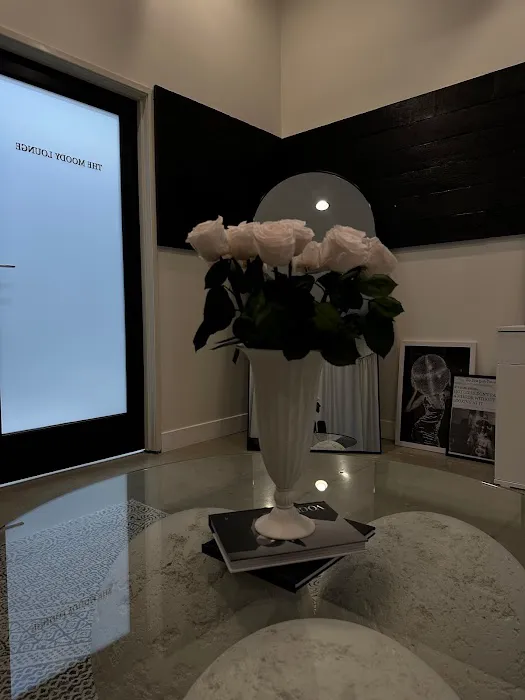 The moody lounge Picture 1