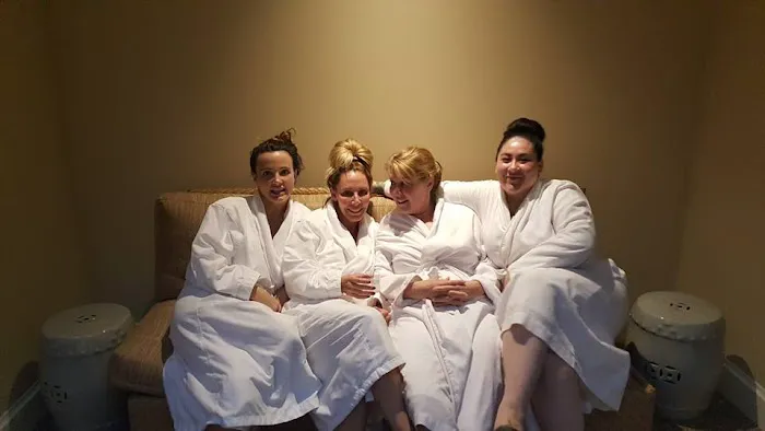 Skin by Molly M-Clinical & European Skincare Picture 4