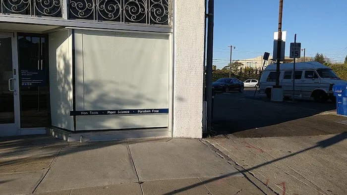 Jordan & Petersen Skincare LA Picture 8