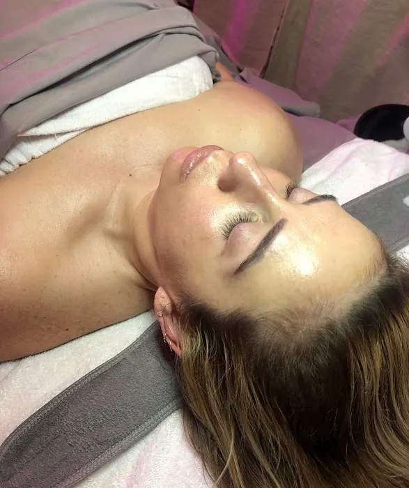 Sarah Skin Artist Picture 5