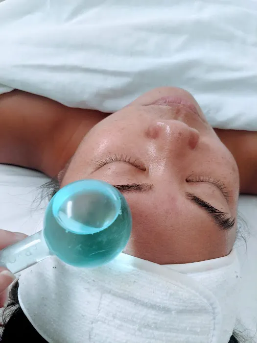 Ashley Miles Facial bar Picture 3