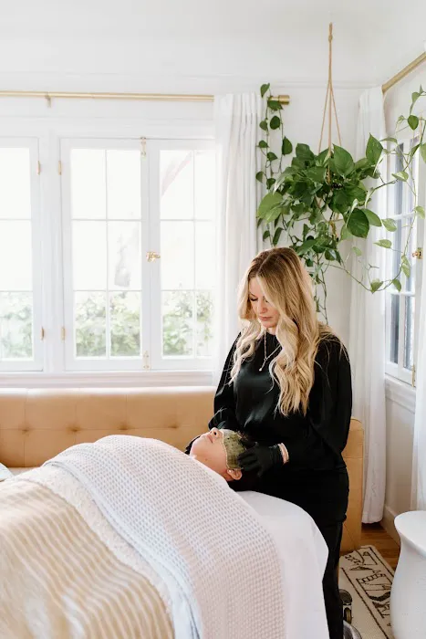 SKIN AURA FACIALS Picture 3