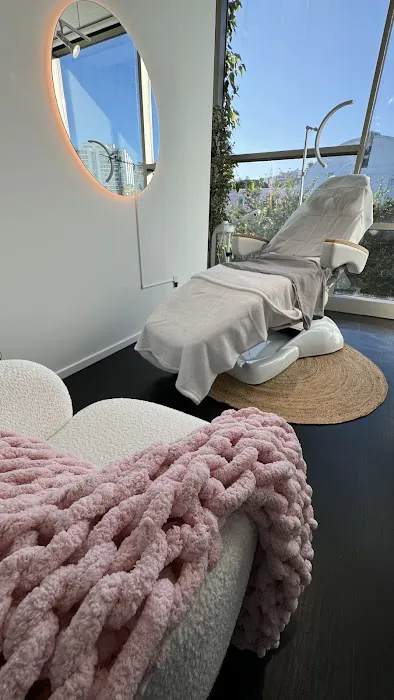 Glowing & Rich Picture 1