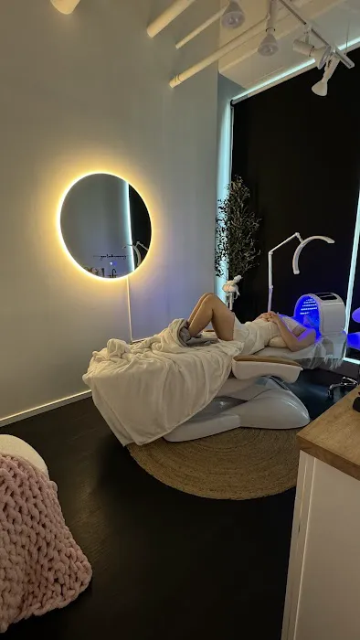 Glowing & Rich Picture 3