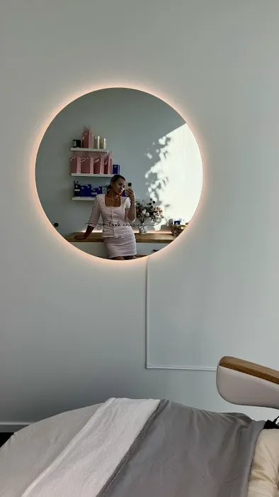 Glowing & Rich Picture 6