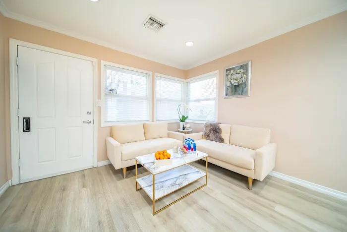 Via Skincare Picture 7