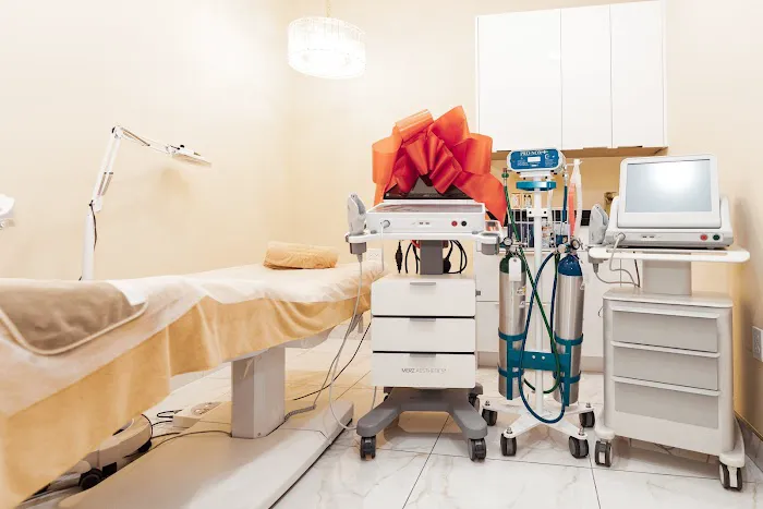 DELUXE MED SPA Picture 7