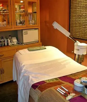 Michelle Welch for Beautiful Skin at Aromatique Picture 4