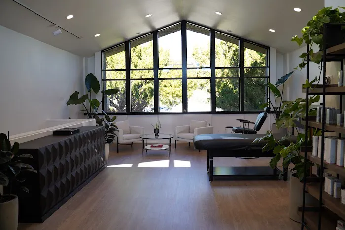 AKÓ AESTHETICS Picture 4