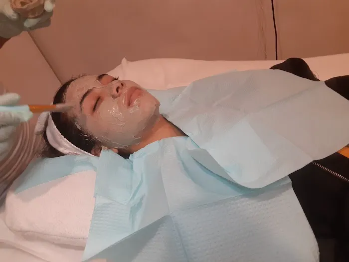 Golden Beauty Treatment Picture 4