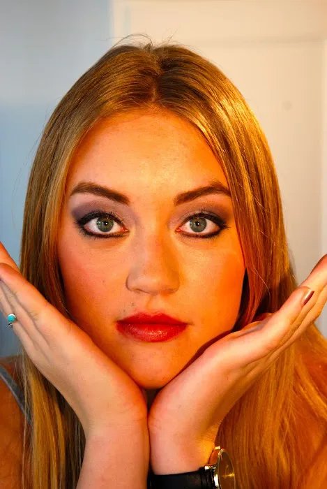 Colour Image Skin and Body Picture 4